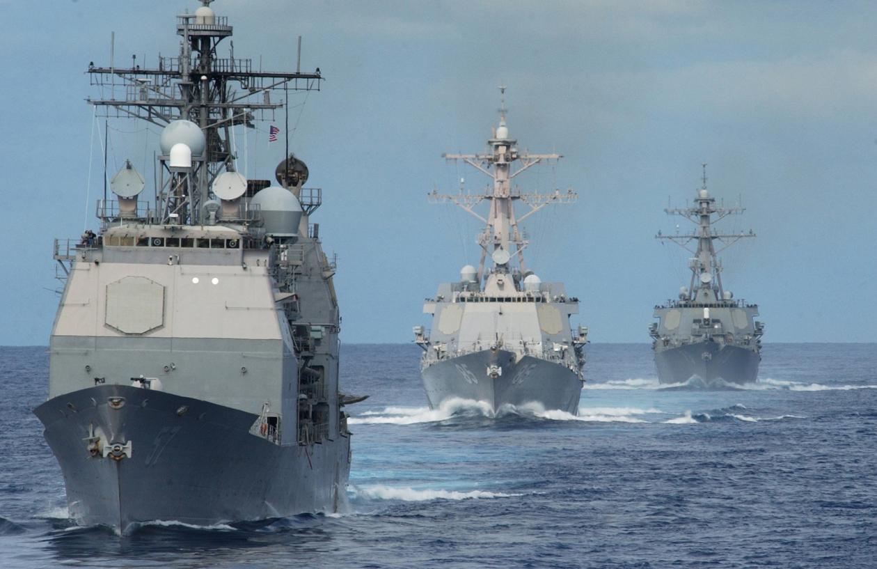 US Navy guided missile cruiser and destroyers in the South China Sea