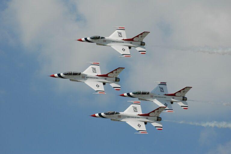 U.S.A.F. Thunderbirds, 2008. Photo: Hans Dorries/ Unsplash