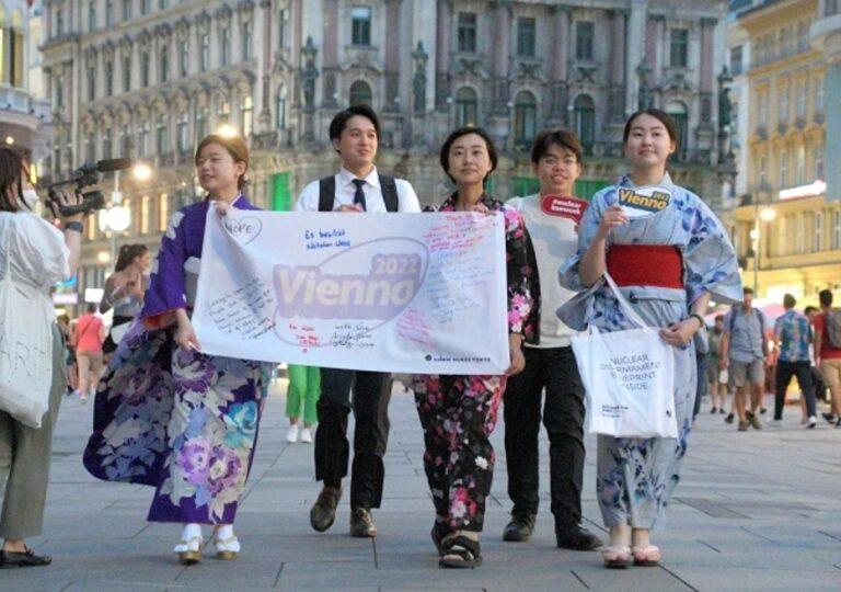 College students from Japan march in Vienna on June 20 with a banner to mark the first meeting of states parties to the Treaty on the Prohibition of Nuclear Weapons. (Asahi Shimbun/Tabito Fukutomi)