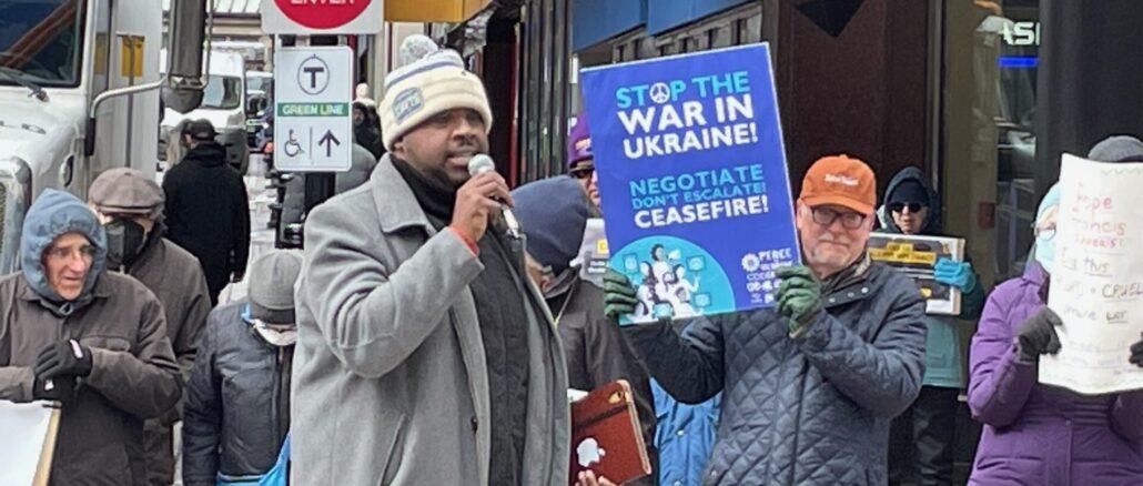 Rev. Vernon Walker addresses Ukraine peace rally, Feb. 24, Boston. Photo: Jackie King/ MAPA
