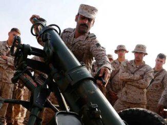 Saudi troops loading mortar. Photo: US Navy/public domain